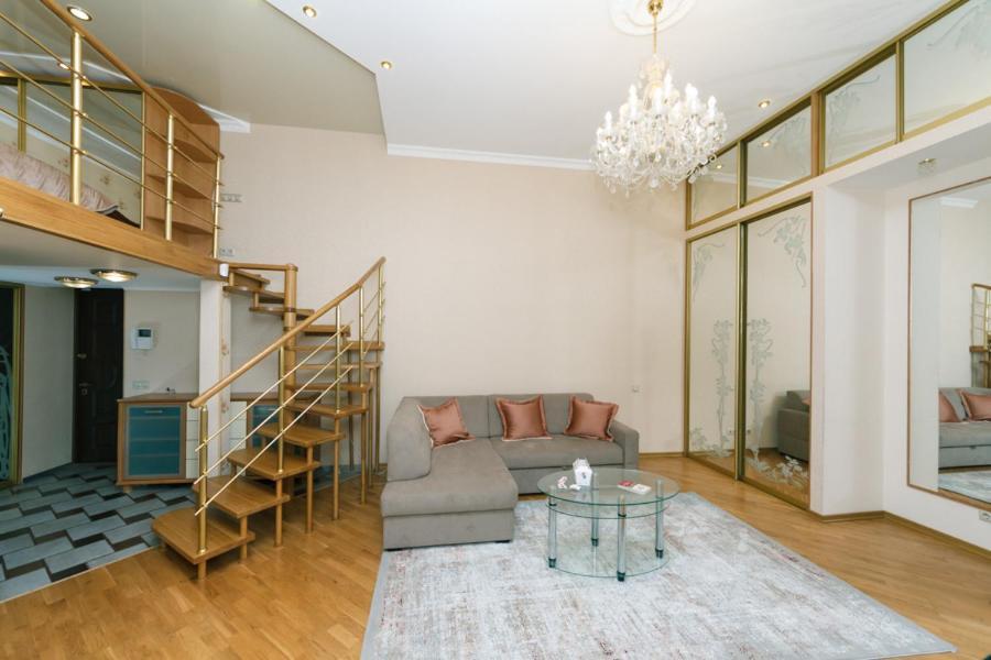 Stylish Two-Level Flat 2 Min From Khreschatyk Киев Екстериор снимка