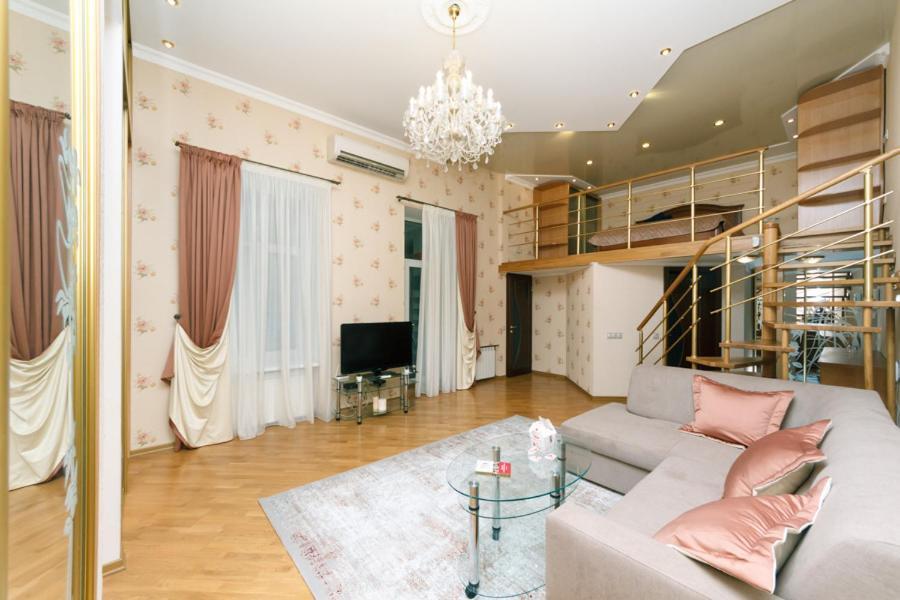 Stylish Two-Level Flat 2 Min From Khreschatyk Киев Екстериор снимка